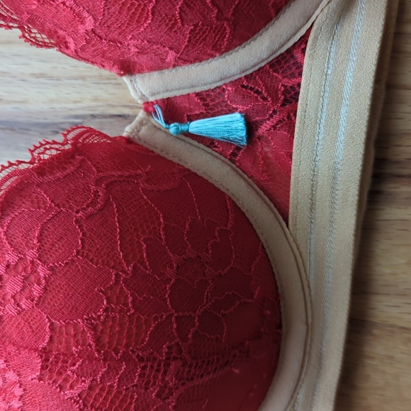 Elle Macpherson. Balconette Underwired Bra. Size 32B. - Picture 3 of 7